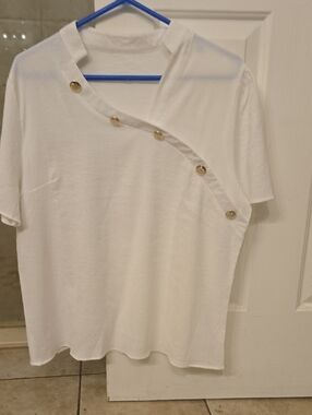 Source Unknown White Short-Sleeve Blouse with Gold Buttons